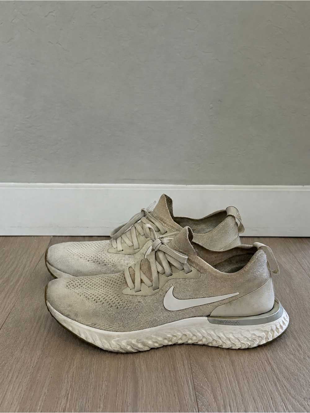 NIKE Flyknit Epic Sneaker Shoes Size 8 White Cream Worn Condition